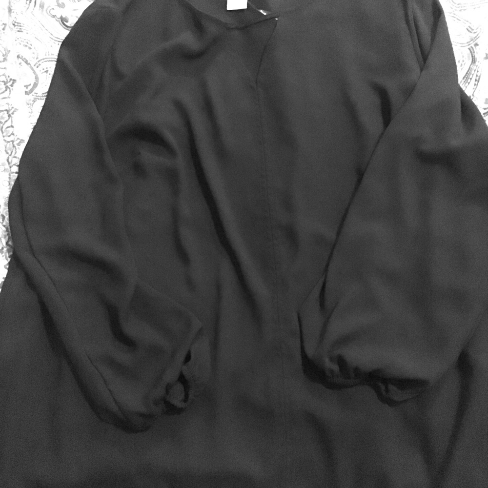 Women’s black keyhole blouse